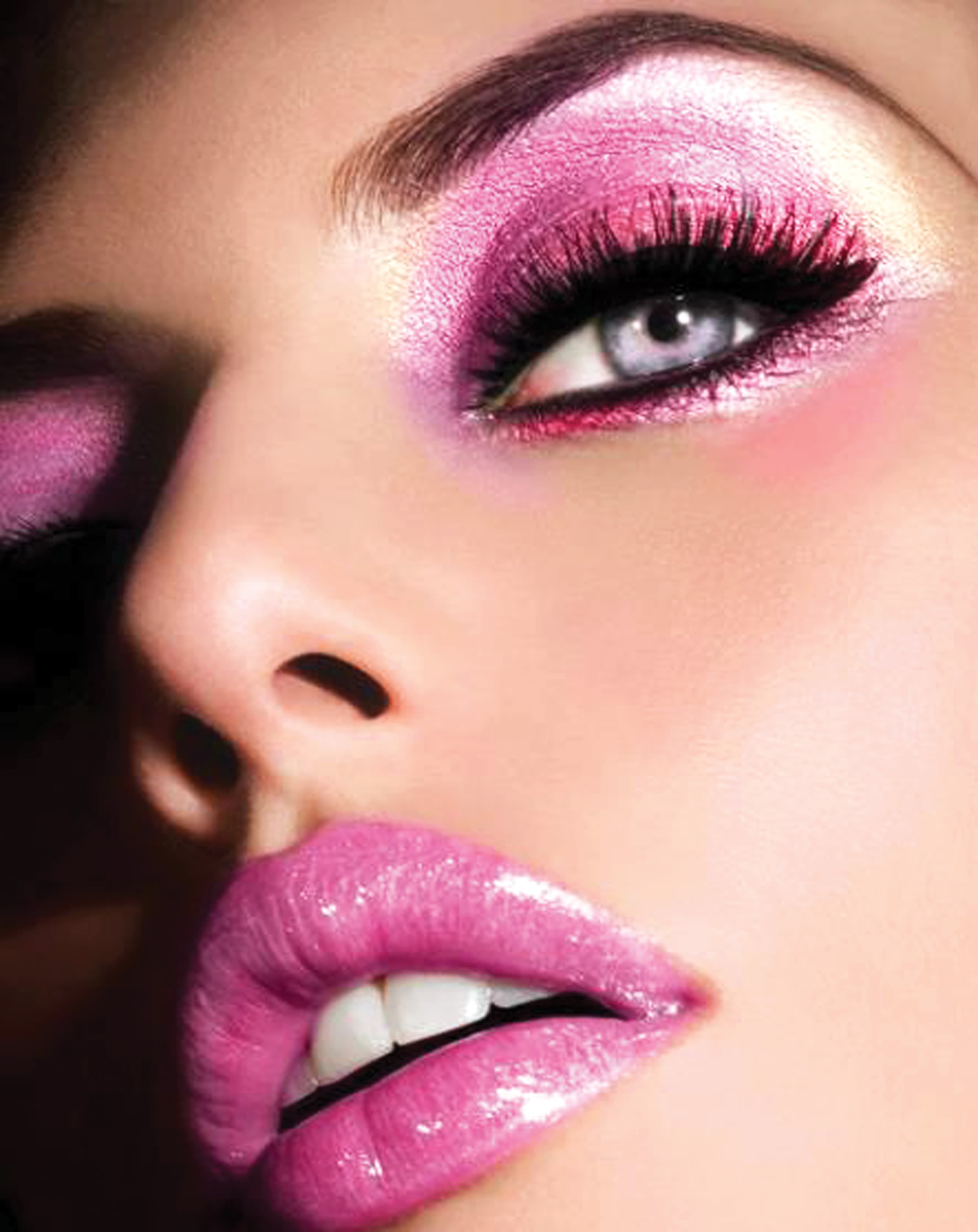 ¿LAS SOMBRAS NO DEBEN SER DEL MISMO COLOR QUE NUESTROS OJOS?