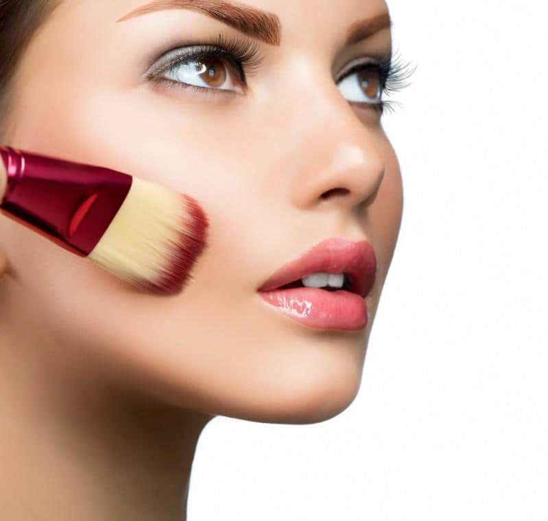 Cómo aplicar una base de maquillaje