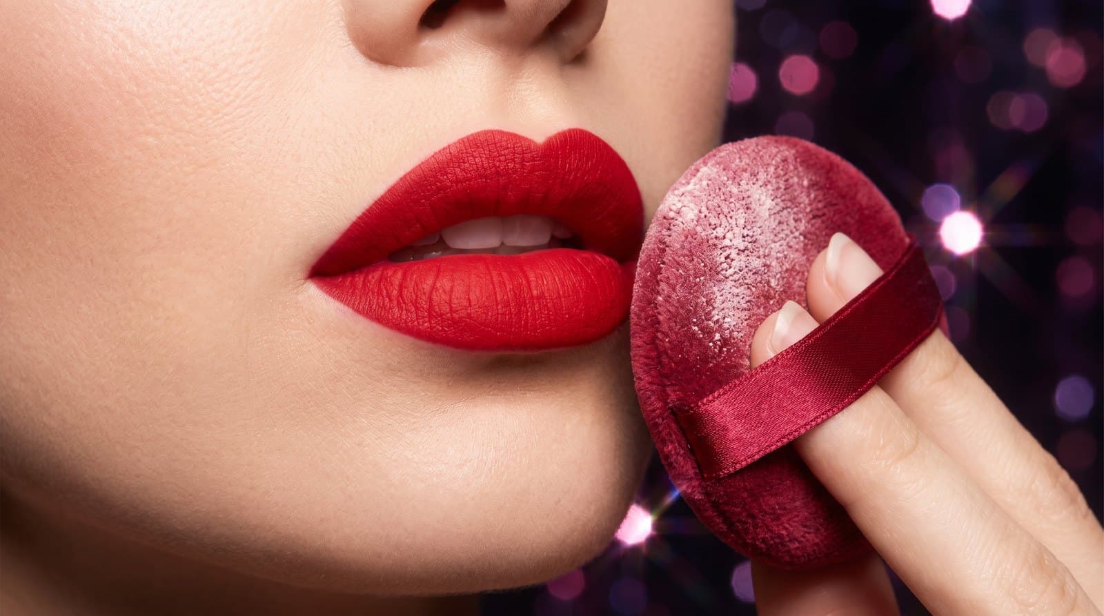 Fija el labial con polvo traslúcido